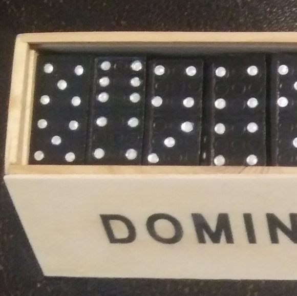 MINI TRAVEL DOMINO SET - Picture 2 of 12